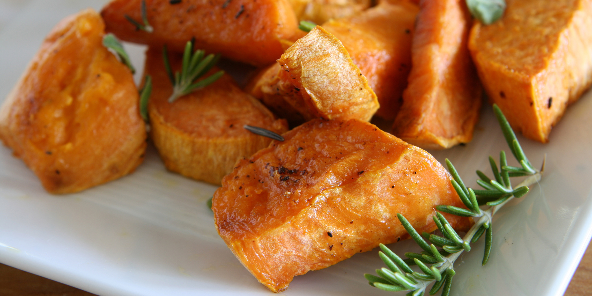 Roasted Maple Cinnamon Sweet Potatoes at foodious.com