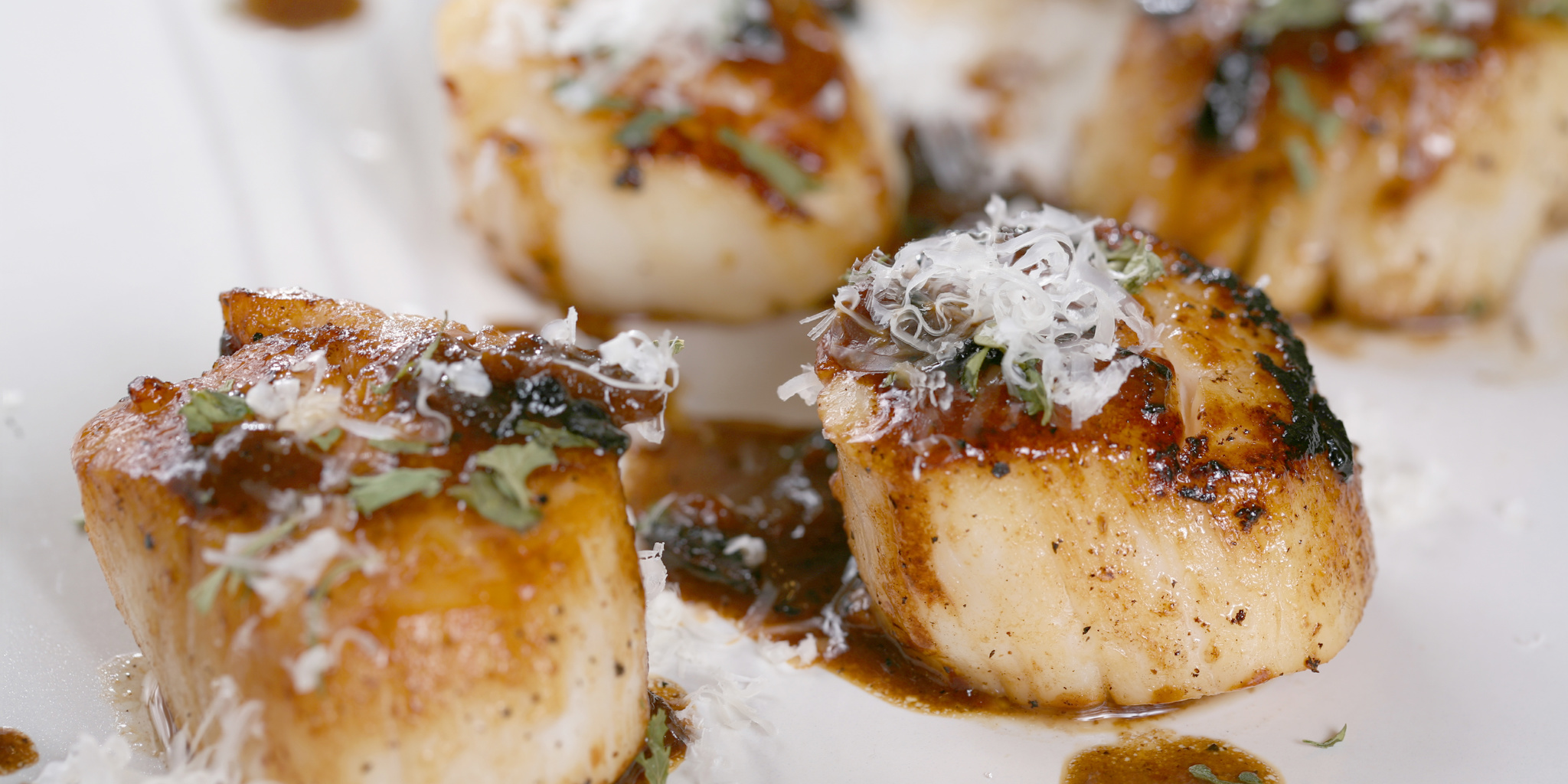 Pan Seared Scallops with Spices and Balsamic Vinaigrette at foodious.com
