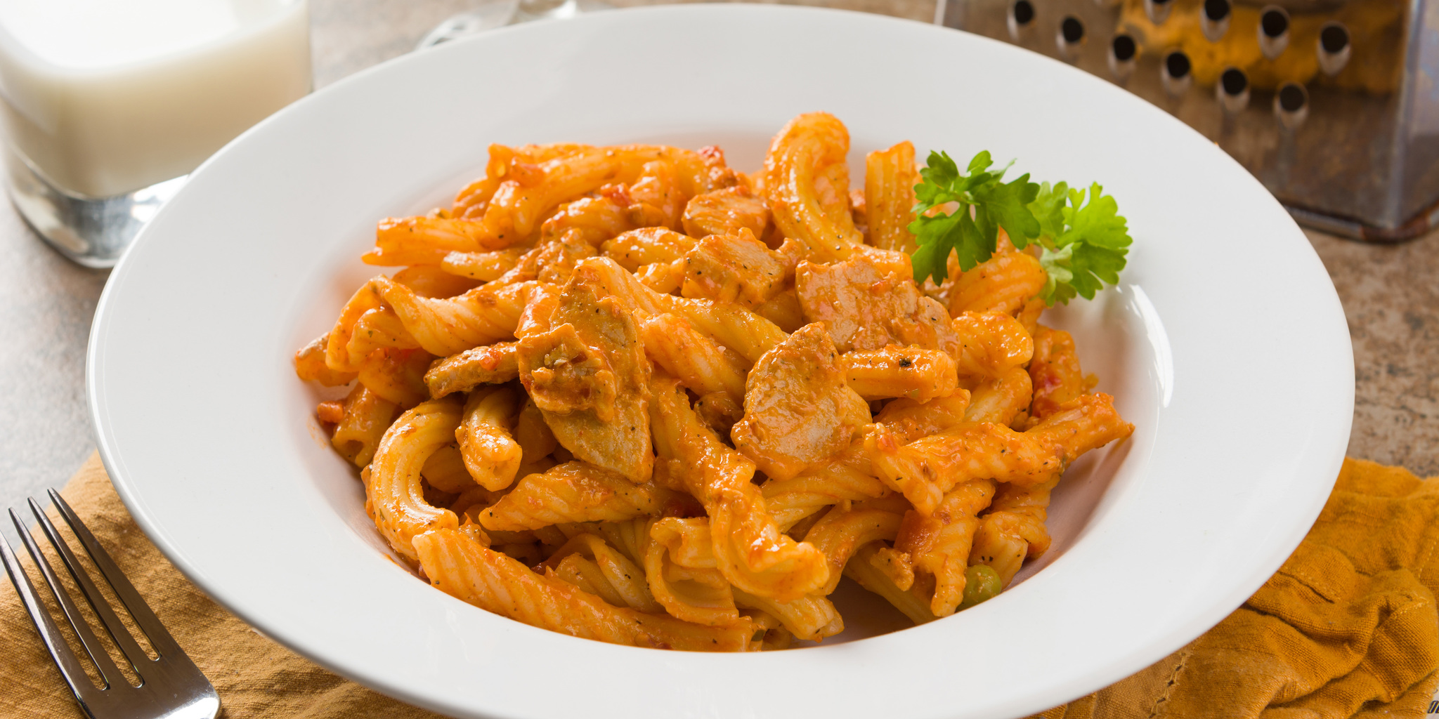 Spicy Red Pepper Pasta with Chicken at foodious.com