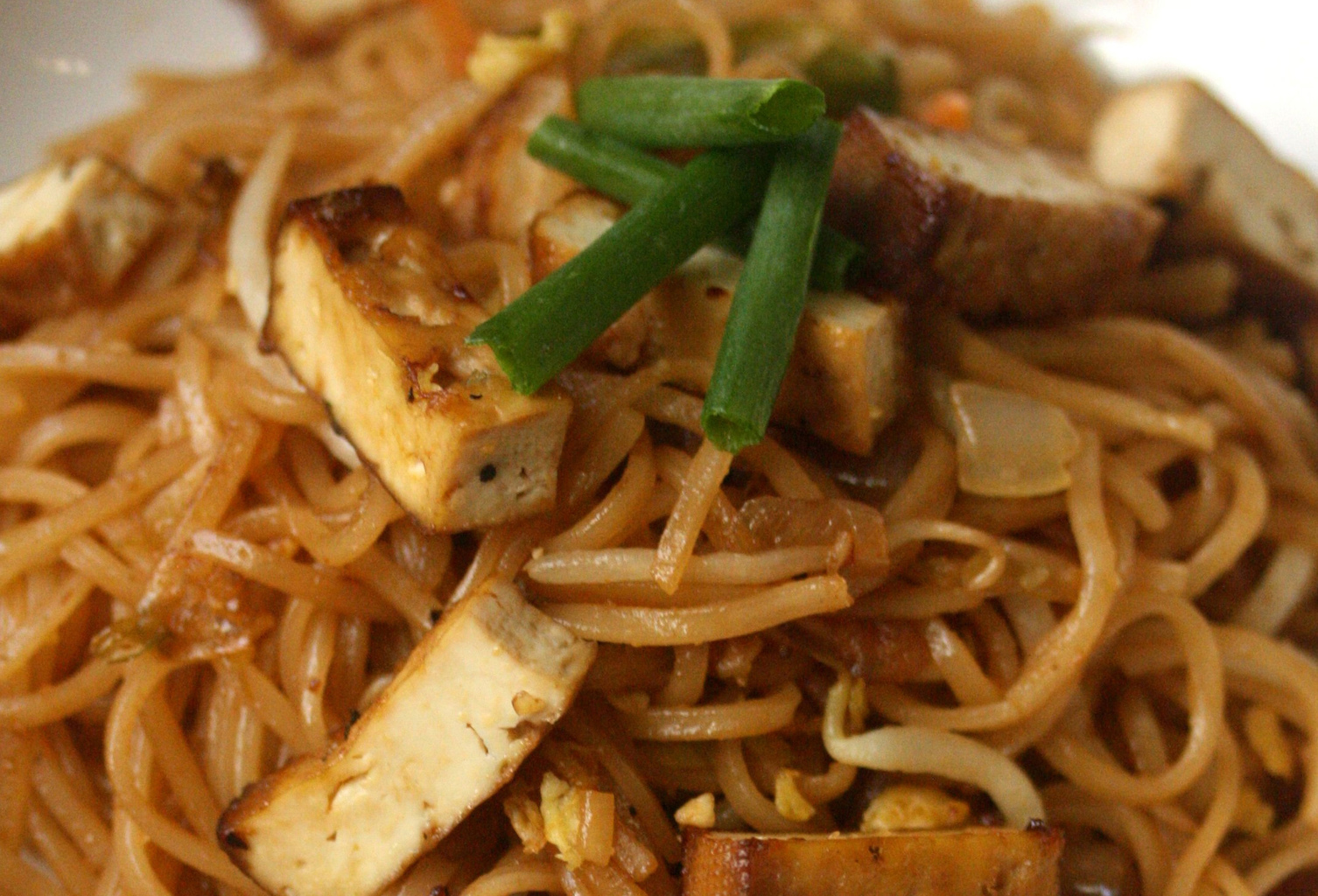 Easy Vegan Pad Thai at foodious.com