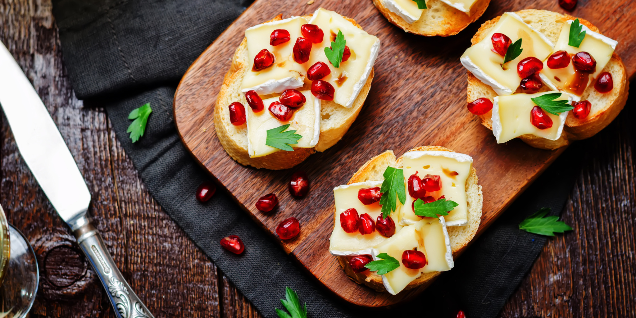 Brie Pomegranate Parsley Crostini at foodious.com