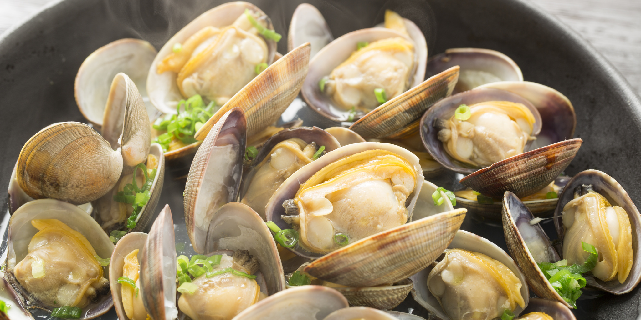 Steamed Clams with White Wine, Garlic and Parsley at foodious.com