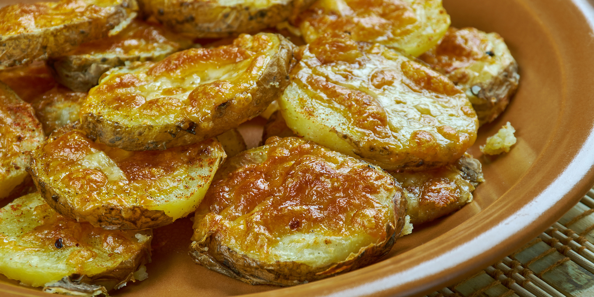 Parmesan Garlic Roasted Potatoes at foodious.com