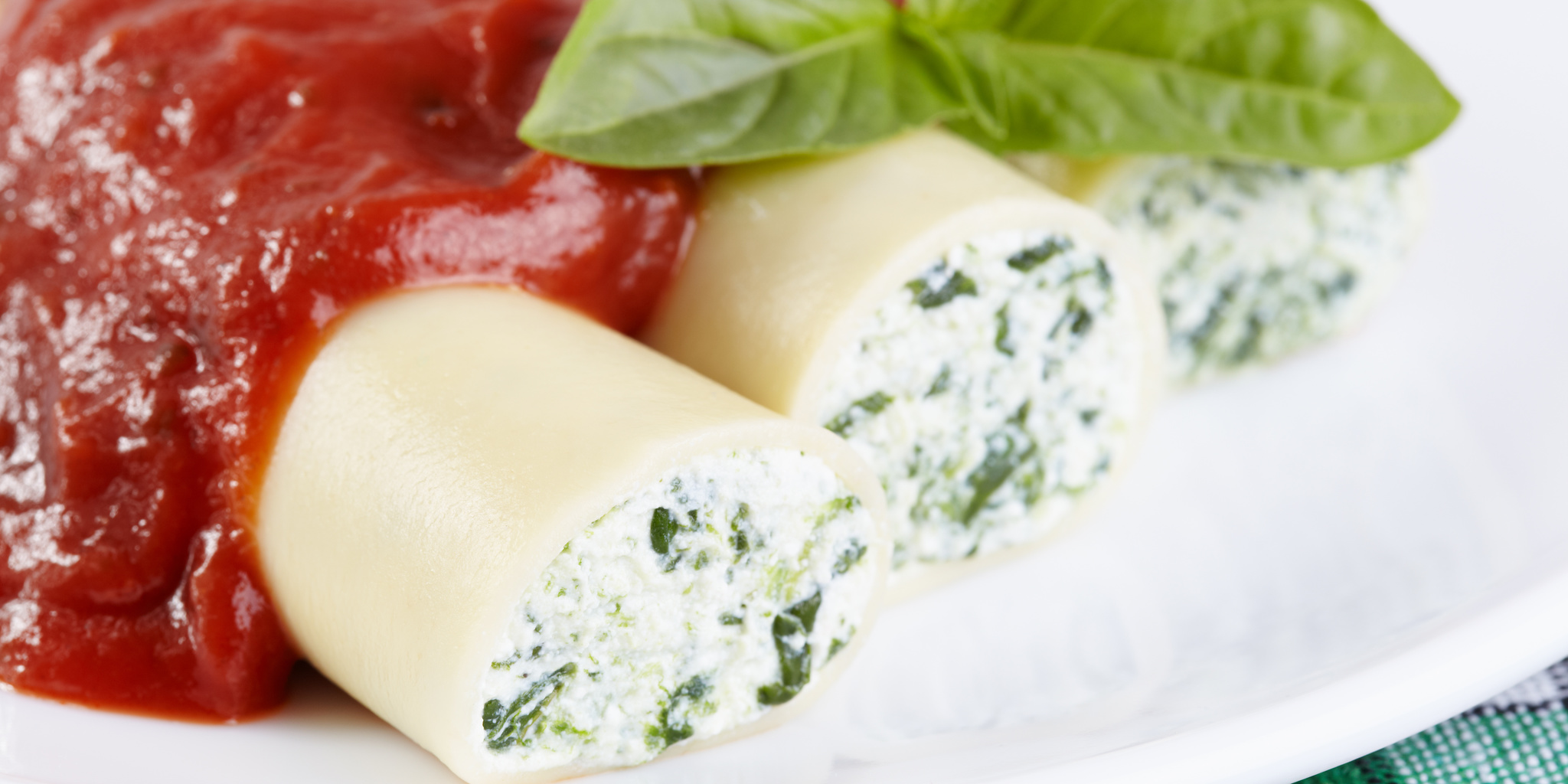 Spinach and Ricotta Manicotti with Tomato Sauce at foodious.com