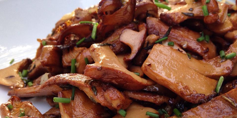 Garlic and Thyme Mushrooms at foodious.com