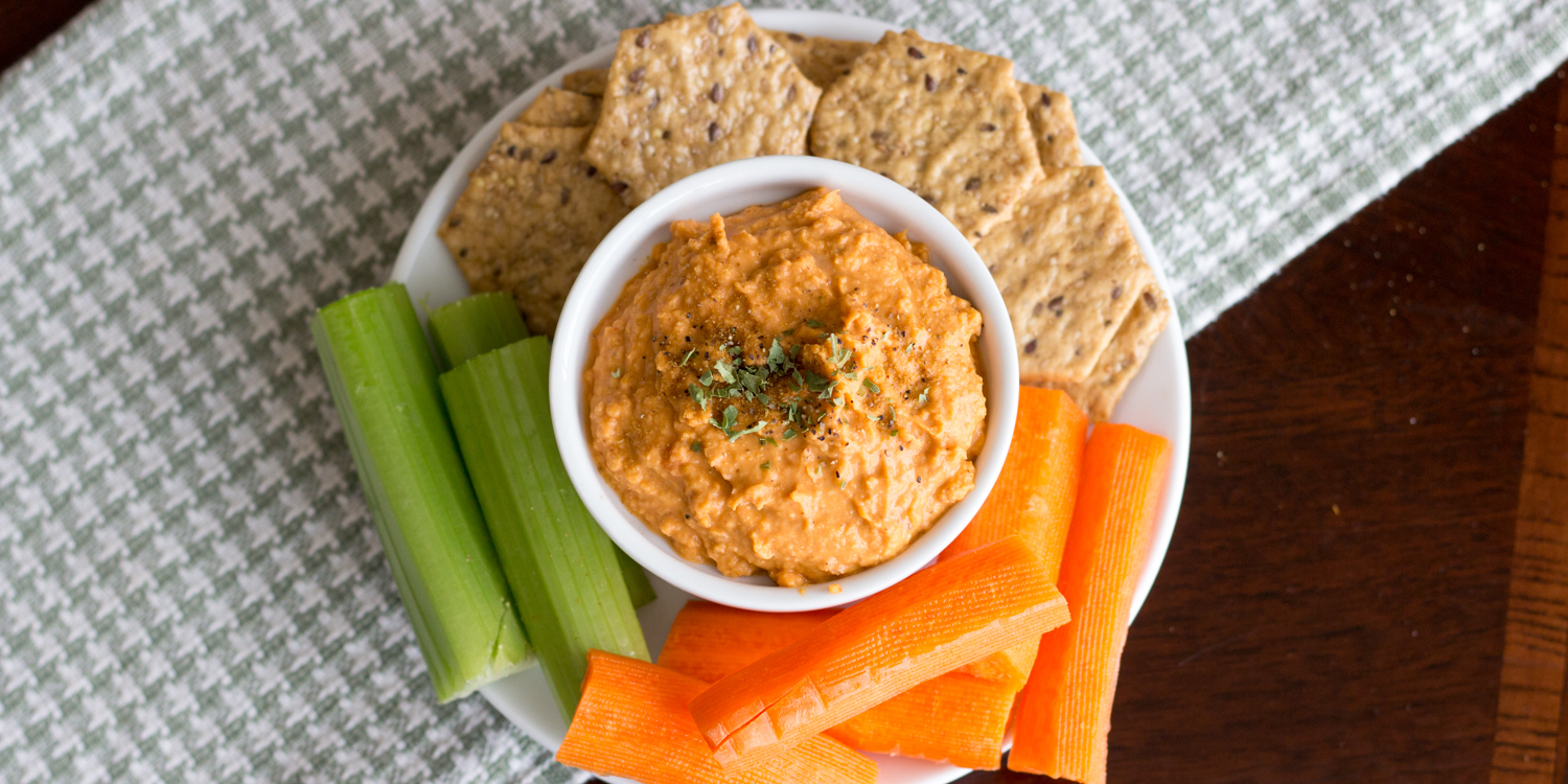 Smoky Roasted Red Pepper Hummus at foodious.com